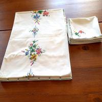 Tovaglia vintage ricamata a mano
