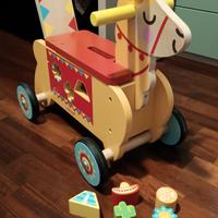 cavallo di legno con ruote con Forme ad incastro