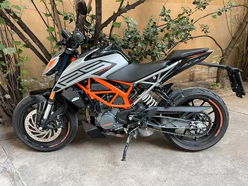 KTM DUKE 125  ANNO  2022