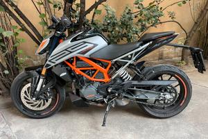 KTM DUKE 125  ANNO  2022