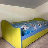 letto attrezzato in legno salvaspazio + 2 materass