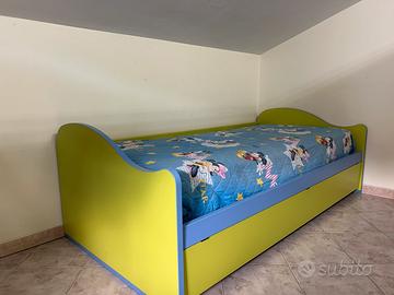 letto attrezzato in legno salvaspazio + 2 materass