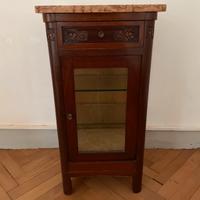 Mobiletto in legno con piano in marmo