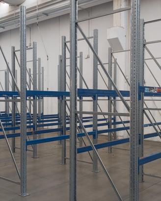 scaffali in ferro