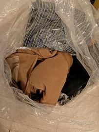 bustone con vestiti da uomo come nuovi