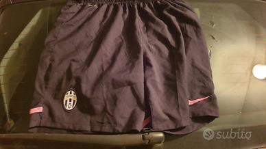 completo pantaloncini e maglietta Juventus 