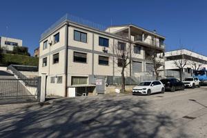 Locale commerciale artigianale uffici - Por...