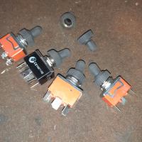 4 interruttori schermati e ricambio,più cavo luce 