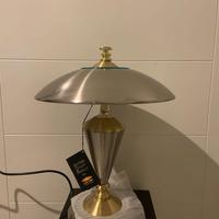 Lampada da tavolo a forma di fungo