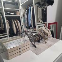 Intero guarda roba teenager.