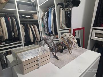 Intero guarda roba teenager.