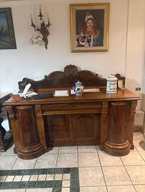 Antica credenza in stile vittoriano , XIX secolo