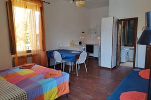 Ampio monolocale arredato