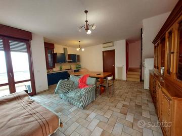 PRIMA COLLINA RECENTE SU 2 LIVELLI 2 BAGNI 2 CAMER