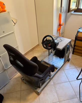 Postazione di guida simracing