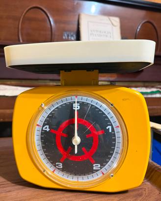 Bilancia vintage Jolly CIBA modernariato gialla