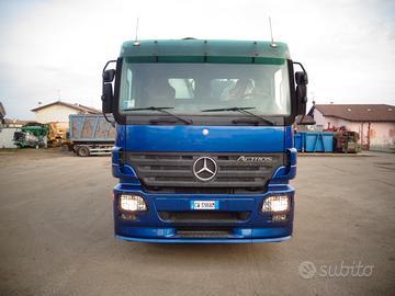 AUTOCARRO MERCEDES ACTROS con gru bonfiglioli
