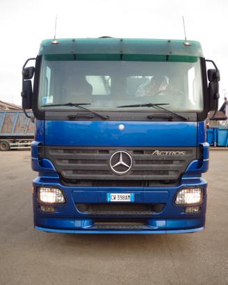 AUTOCARRO MERCEDES ACTROS con gru bonfiglioli