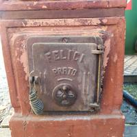 Antica stufa a legna/carbone