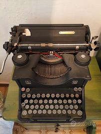 macchina da scrivere Olivetti M40