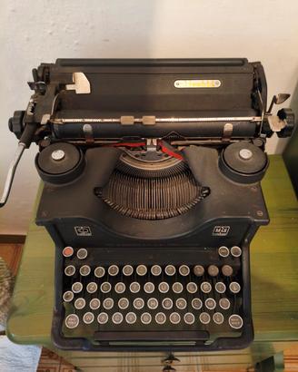 macchina da scrivere Olivetti M40