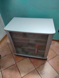 Mobiletto TV/stereo con ruote. Silver