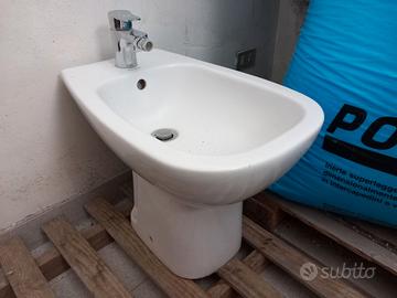 Bidet Duravit con rubinetto.