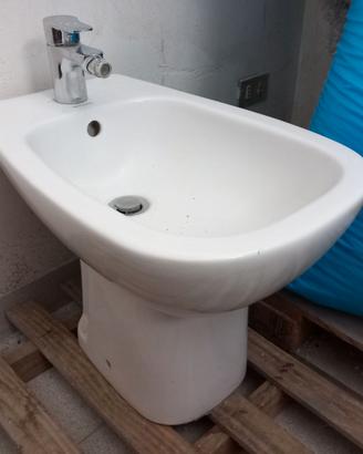 Bidet Duravit con rubinetto.