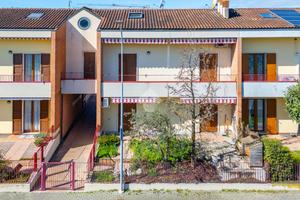 VILLA A SCHIERA A SOAVE