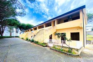 2 LOCALI A SAN LUCIDO