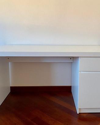 Scrivania Ikea con cassettiera