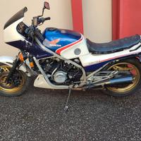 Honda VF750F RC15