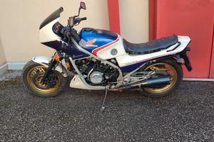 Honda VF750F RC15