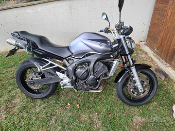 Moto Yamaha Fz6