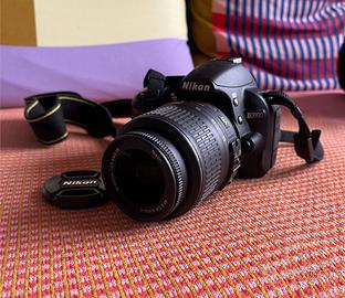 Nikon D3100 18-55 mm con custodia