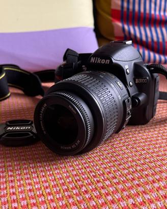 Nikon D3100 18-55 mm con custodia