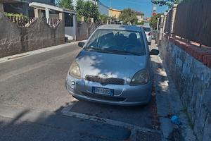 Toyota yaris anno 2000 