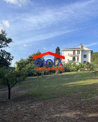 Villa di 738 m² con più di 5 locali a Marzano Appi