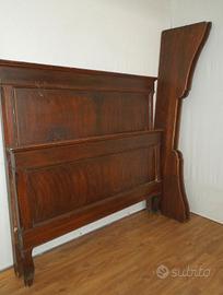 Vecchio letto in legno