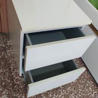 Comodino bianco a due cassetti