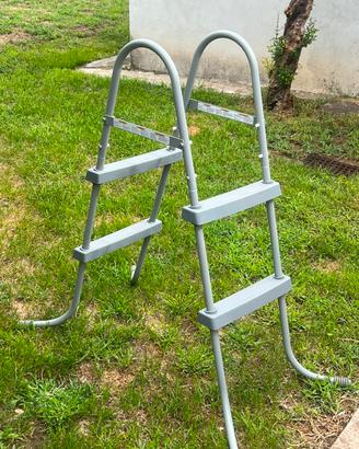 scaletta per piscina