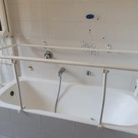 Struttura basculante per vasca