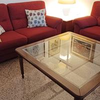 Divano, poltrona e tavoli per salotto 