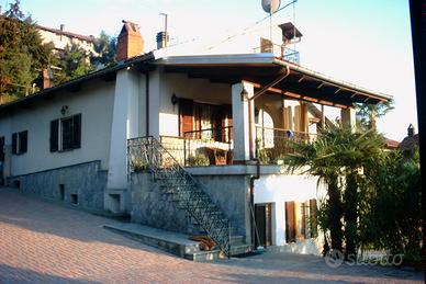 Casa 2 alloggi + capannone artigianale collina