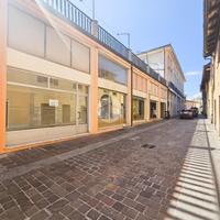 NEGOZIO A VOLTA MANTOVANA