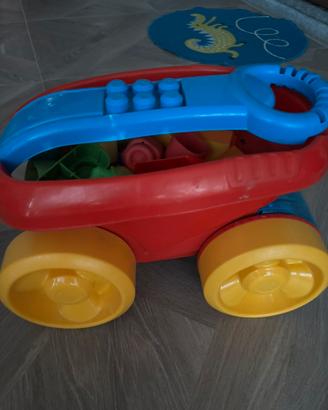 Carrello con costruzioni grandi