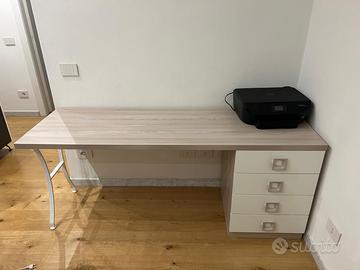 Scrivania e altri mobili camera da letto NUOVI