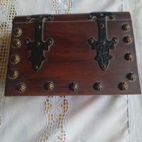 scatola porta oggetti in legno