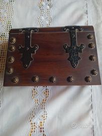 scatola porta oggetti in legno