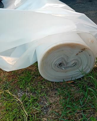 ROTOLO 8 X 30 PLASTICA  E ROTOLO  TESSUTO  NON 